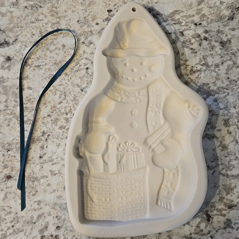 New Longaberger 1997 Snow Friends Series Chilly Pottery Cookie Mold